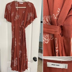 Gorgeous Mod Ref Burnt Orange Wrap Dress in Excellent Condition. Size Large.